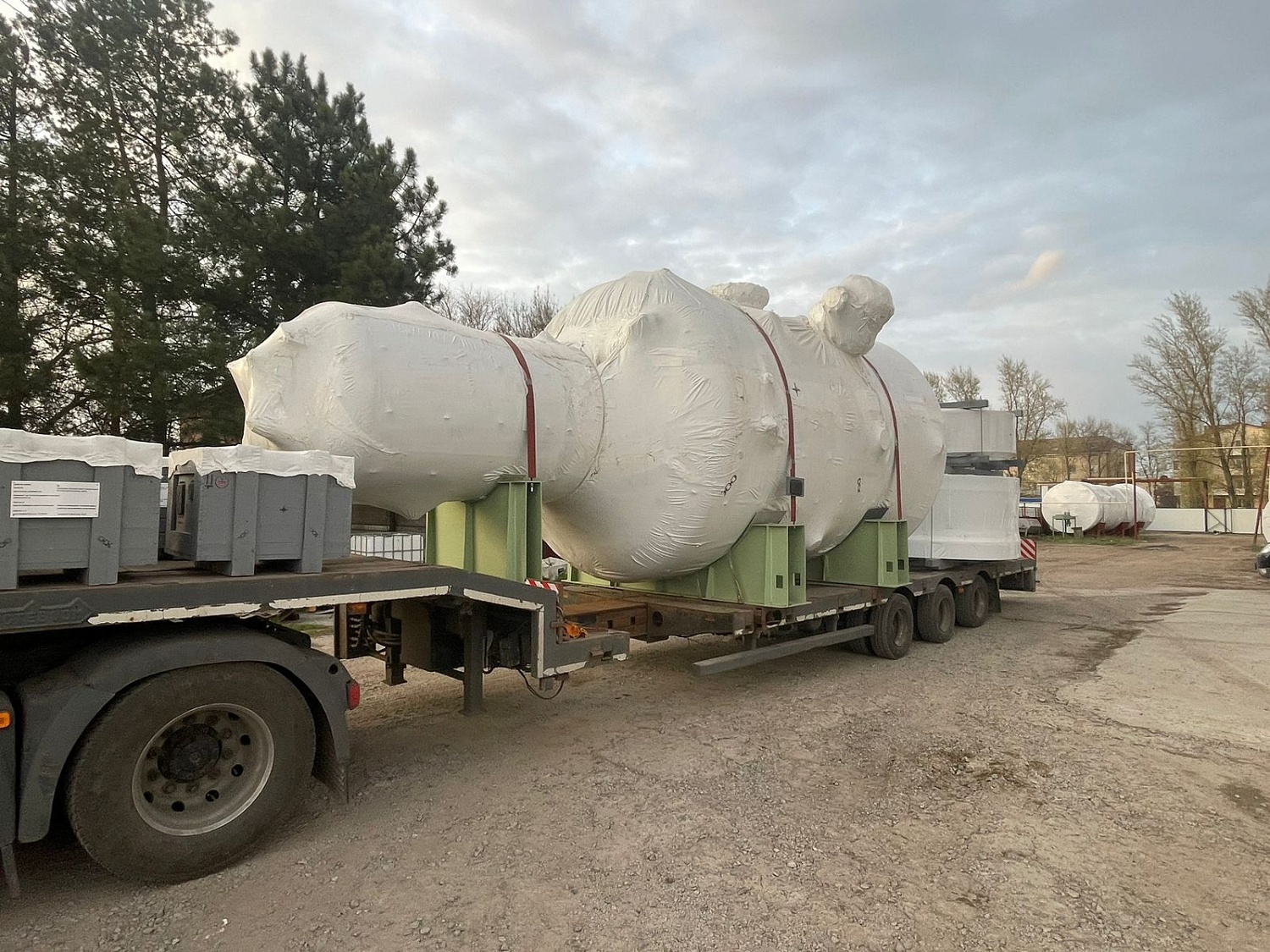 Осуществлена отгрузка в порт Санкт-Петербурга закладных Шлюзов для персонала и Деаэратора продувки для блока № 6 АЭС Куданкулам (Индия) 